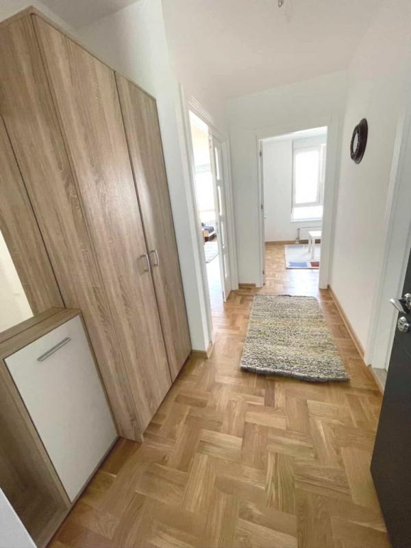 Slika 6 - Lep jednoiposoban stan u novoj zgradi na Paliluli