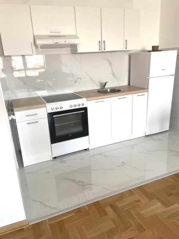 Slika 3 - Lep jednoiposoban stan u novoj zgradi na Paliluli