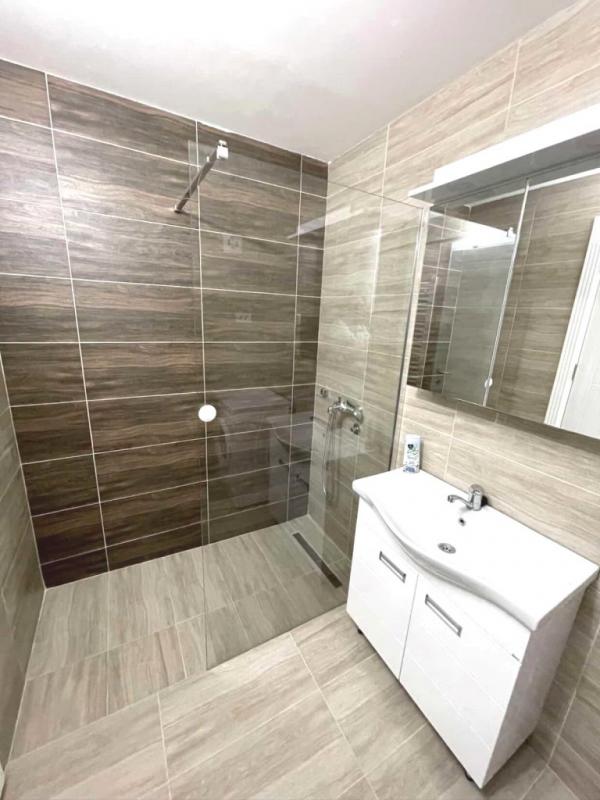 Slika 7 - Lep jednoiposoban stan u novoj zgradi na Paliluli