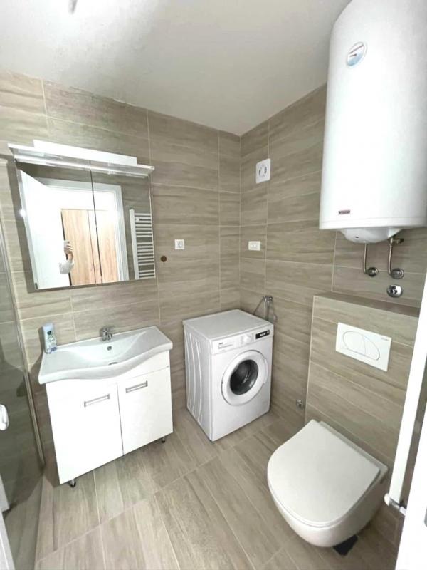 Slika 8 - Lep jednoiposoban stan u novoj zgradi na Paliluli