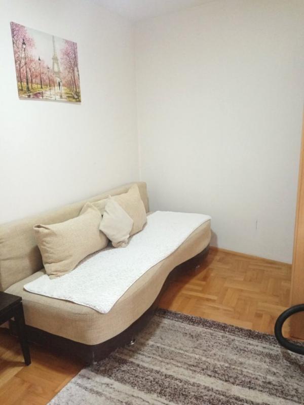 Slika 5 - Jednoiposoban stan u novijoj zgradi sa parking mestom kod Pravnog fakulteta