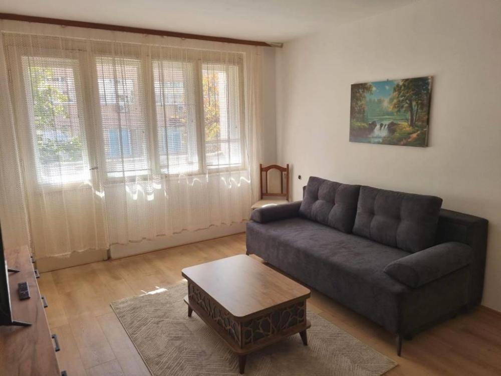 Glavna slika -Dvosoban stan sa parkingom u centru