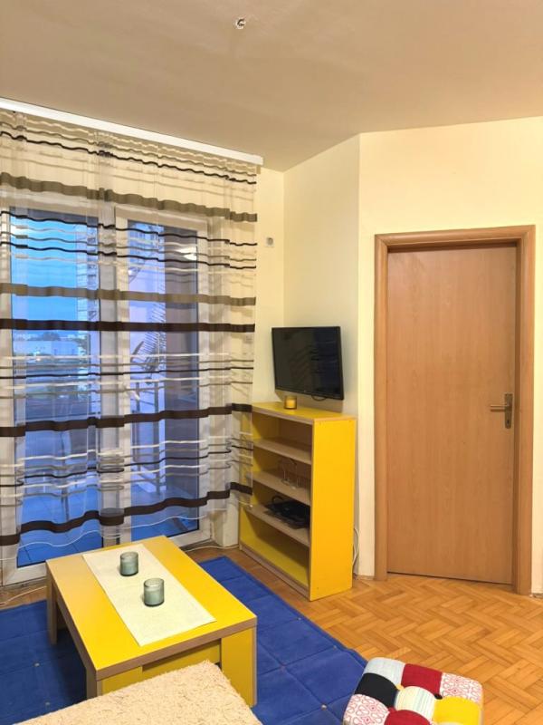 Slika 1 - Jednoiposoban stan sa pogledom na Nišavu