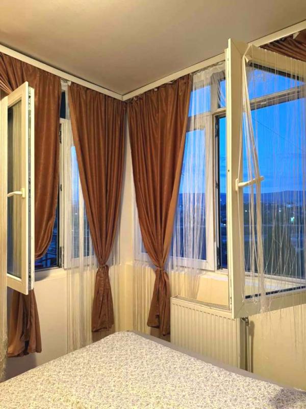 Slika 5 - Jednoiposoban stan sa pogledom na Nišavu