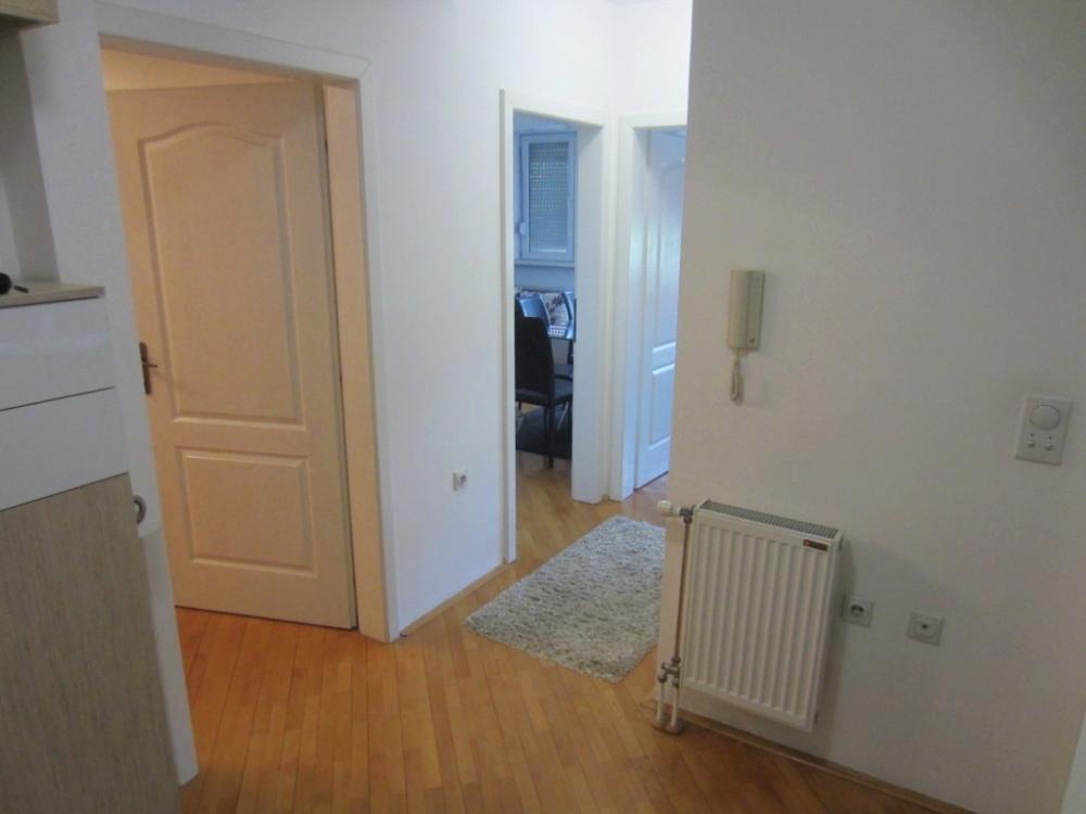 Slika 7 - Dvoiposoban stan na Crvenom pevcu