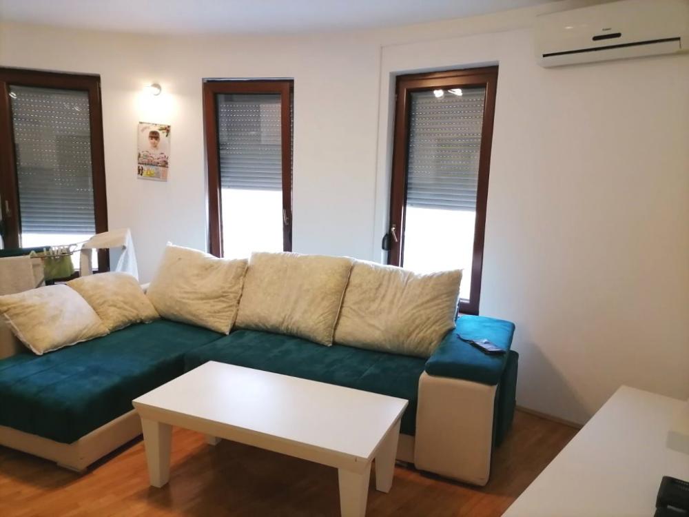 Slika 2 - Lep dvoiposoban stan kod Pravnog fakulteta