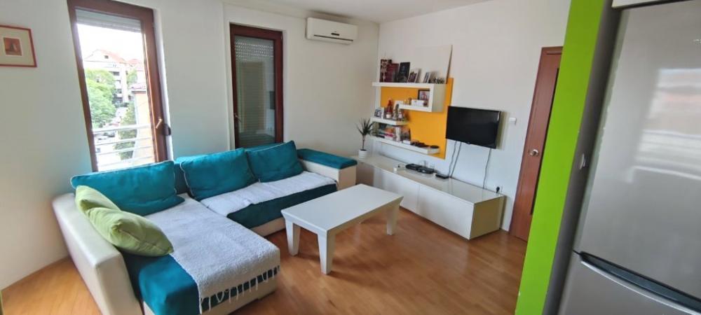 Slika 1 - Lep dvoiposoban stan kod Pravnog fakulteta