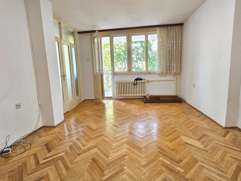 Slika 4 - Nenamešten trosoban stan na Bulevaru Nemanjića