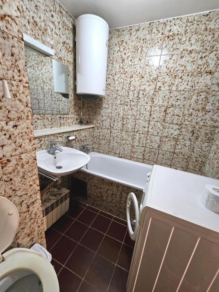 Slika 8 - Nenamešten trosoban stan na Bulevaru Nemanjića