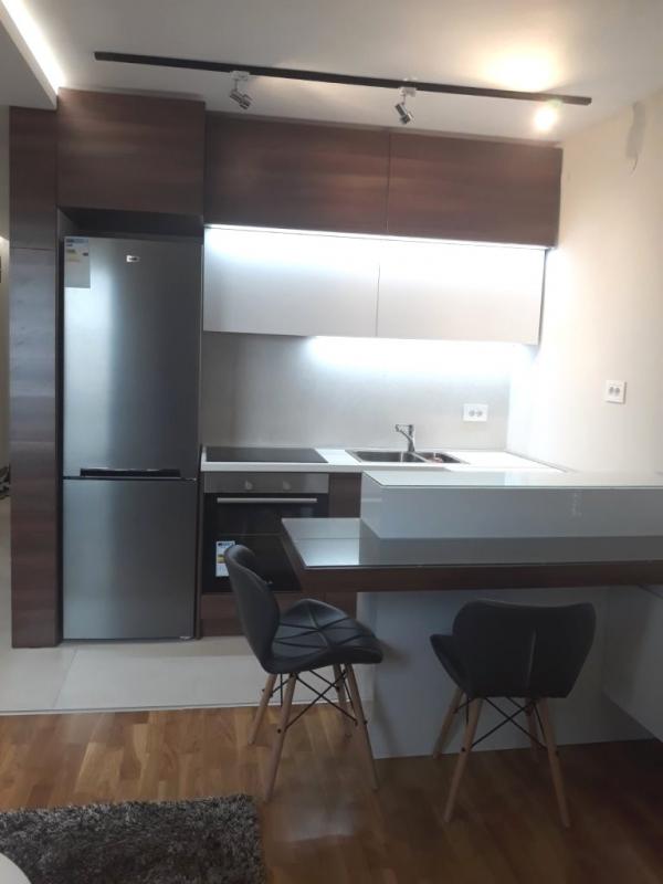 Slika 3 - Jednoiposoban, 35m2, Niš centar Niš, sa terasom, ima lift