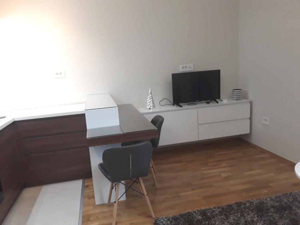 Slika 5 - Jednoiposoban, 35m2, Niš centar Niš, sa terasom, ima lift