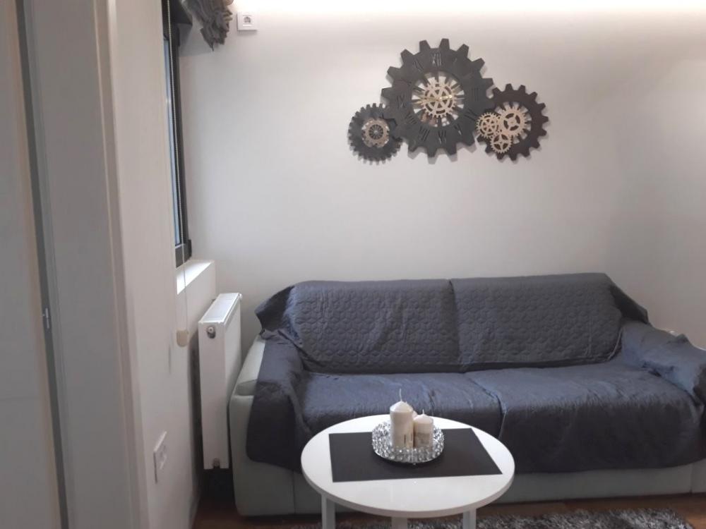 Slika 1 - Jednoiposoban, 35m2, Niš centar Niš, sa terasom, ima lift