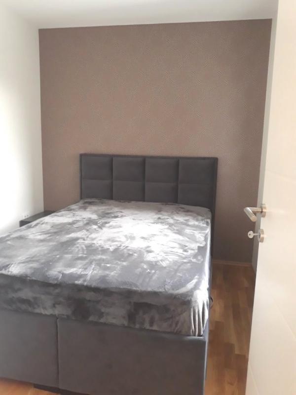 Slika 4 - Jednoiposoban, 35m2, Niš centar Niš, sa terasom, ima lift