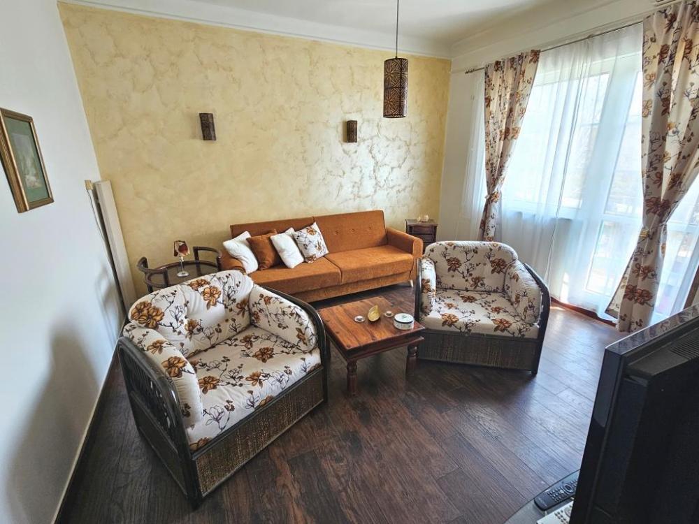 Glavna slika -Komforan dvosoban stan u centru