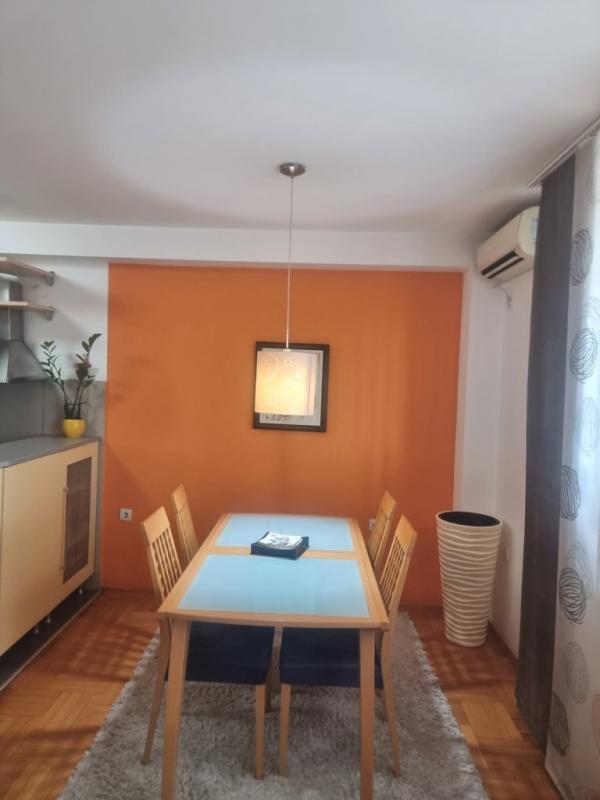 Slika 1 - Lep troiposoban stan u centru