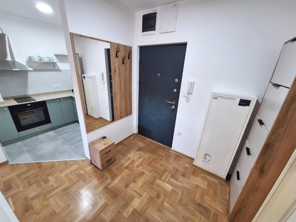 Slika 2 - Jednoiposoban, 45m2, Niš centar Niš, sa terasom, ima lift