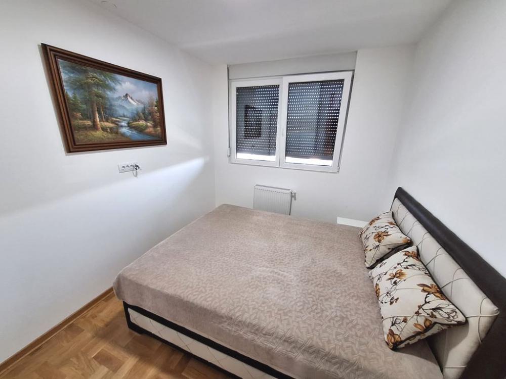 Slika 7 - Jednoiposoban, 45m2, Niš centar Niš, sa terasom, ima lift