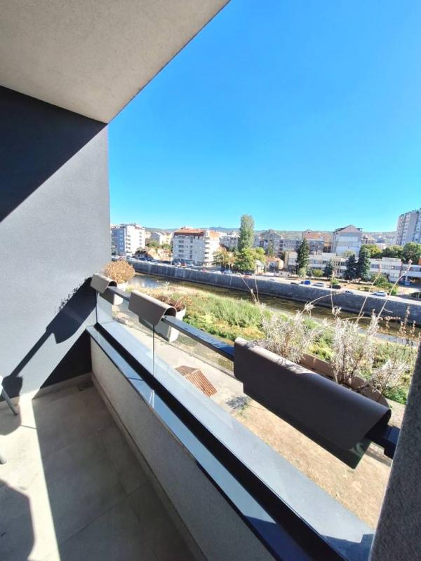 Slika 10 - Jednoiposoban, 45m2, Niš centar Niš, sa terasom, ima lift