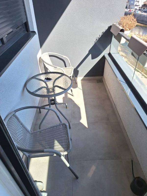 Slika 8 - Jednoiposoban, 45m2, Niš centar Niš, sa terasom, ima lift