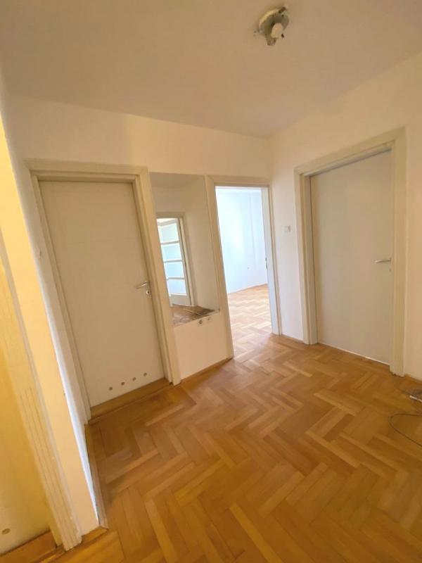 Slika 2 - Nenamešten troiposoban stan u Romanijskoj