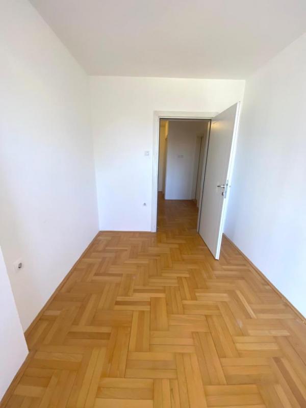 Slika 9 - Nenamešten troiposoban stan u Romanijskoj