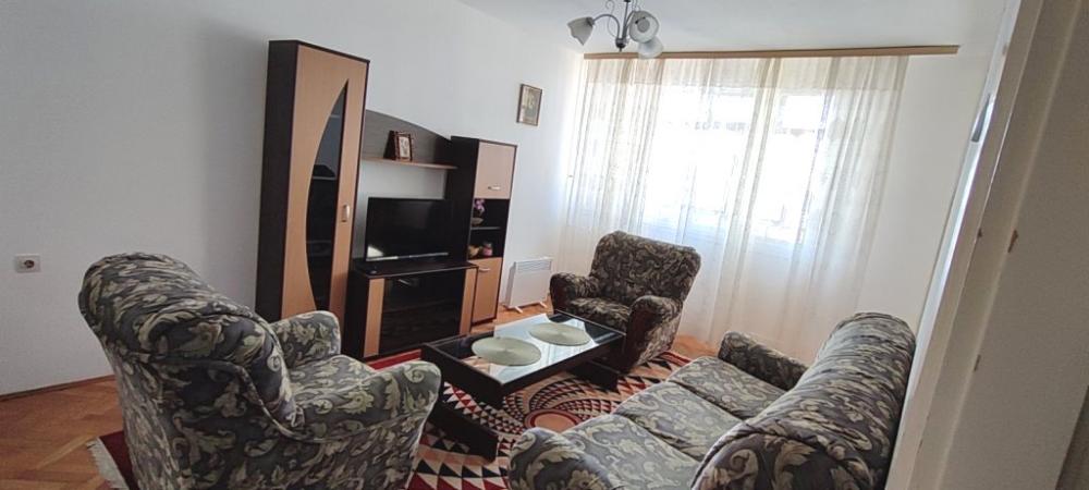 Slika 1 - Trosoban, 350m2, Niš centar Niš, sa terasom, ima lift