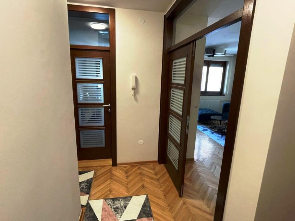 Slika 9 - Luksuzno opremljen trosoban stan u naselju Stevan Sinđelić