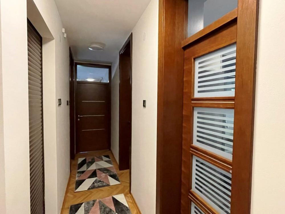 Slika 10 - Luksuzno opremljen trosoban stan u naselju Stevan Sinđelić