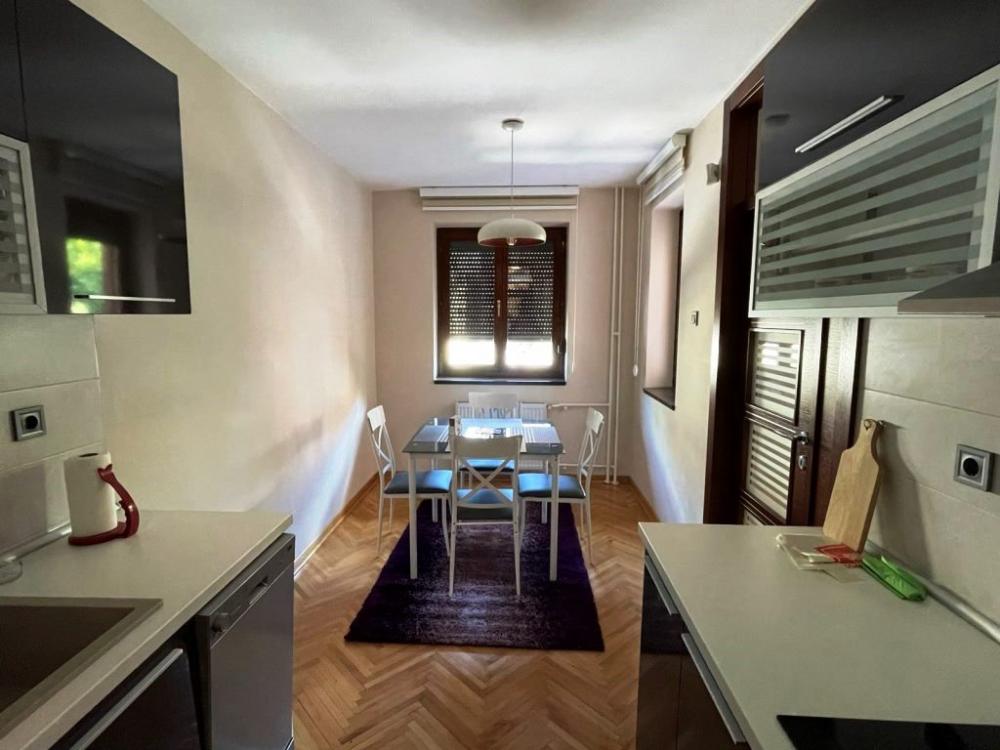 Slika 5 - Luksuzno opremljen trosoban stan u naselju Stevan Sinđelić