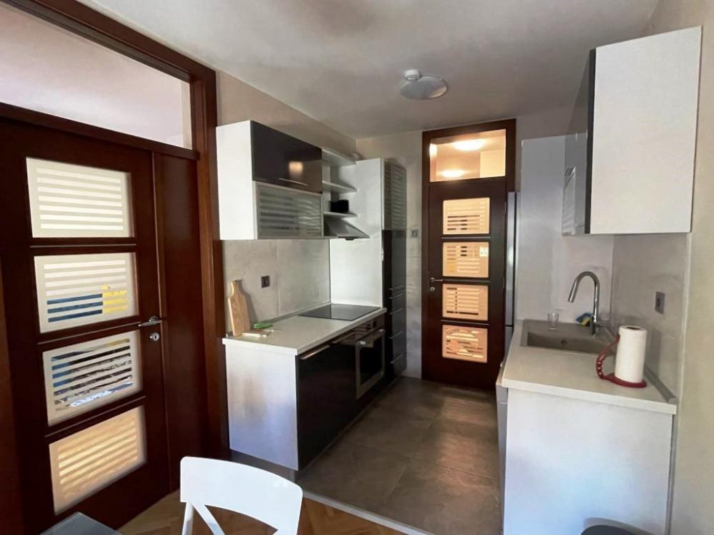 Slika 4 - Luksuzno opremljen trosoban stan u naselju Stevan Sinđelić