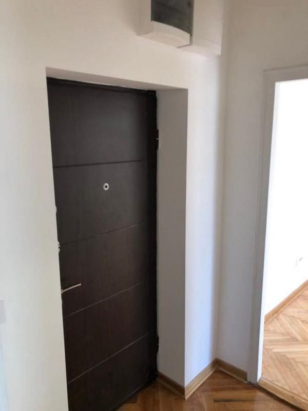 Slika 2 - Renoviran nenamešten jednoiposoban stan u centru