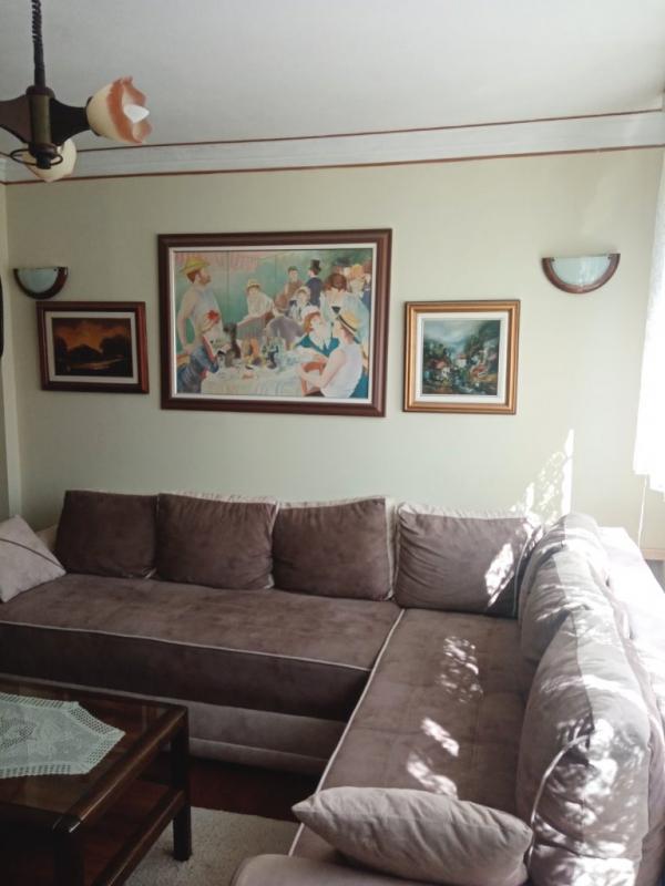 Glavna slika -Jednoiposoban stan sa uračunatim troškovima u blizini novog Kliničkog centra