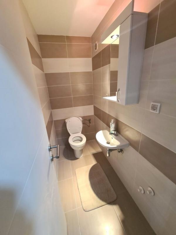 Slika 8 - Lep trosoban stan sa parkingom na Paliluli