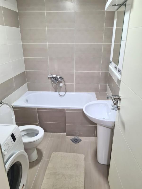 Slika 9 - Lep trosoban stan sa parkingom na Paliluli