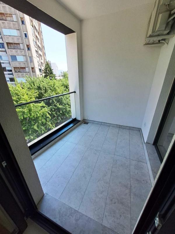 Slika 6 - Lux polunamešten dvoiposoban stan sa parkingom u dvorištu zgrade kod Doma Zdravlja