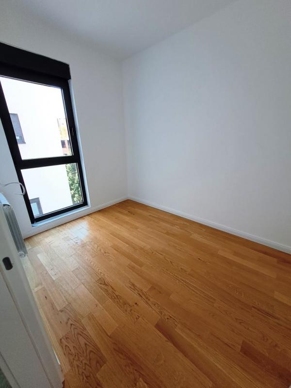 Slika 2 - Lux polunamešten dvoiposoban stan sa parkingom u dvorištu zgrade kod Doma Zdravlja