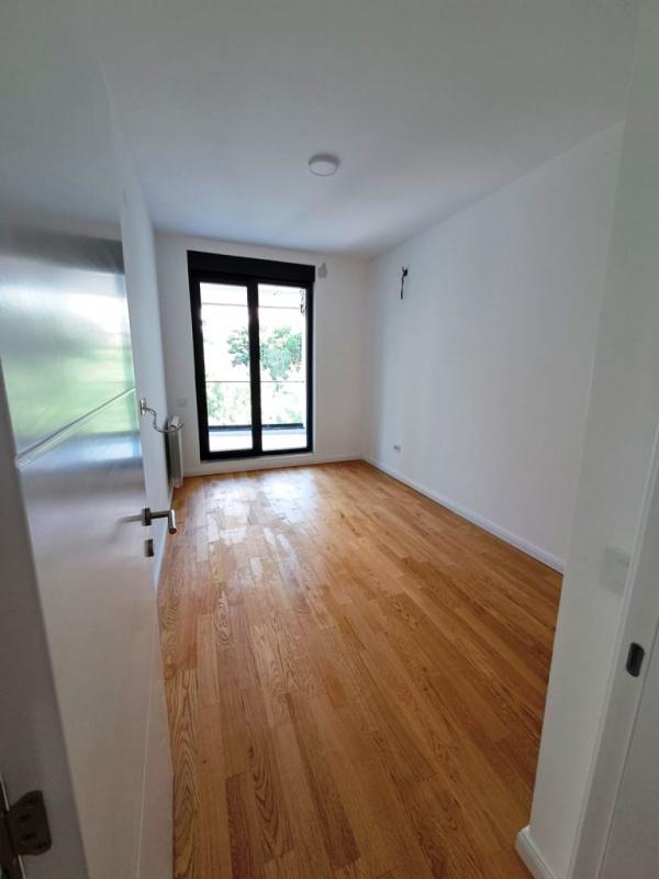 Slika 3 - Lux polunamešten dvoiposoban stan sa parkingom u dvorištu zgrade kod Doma Zdravlja