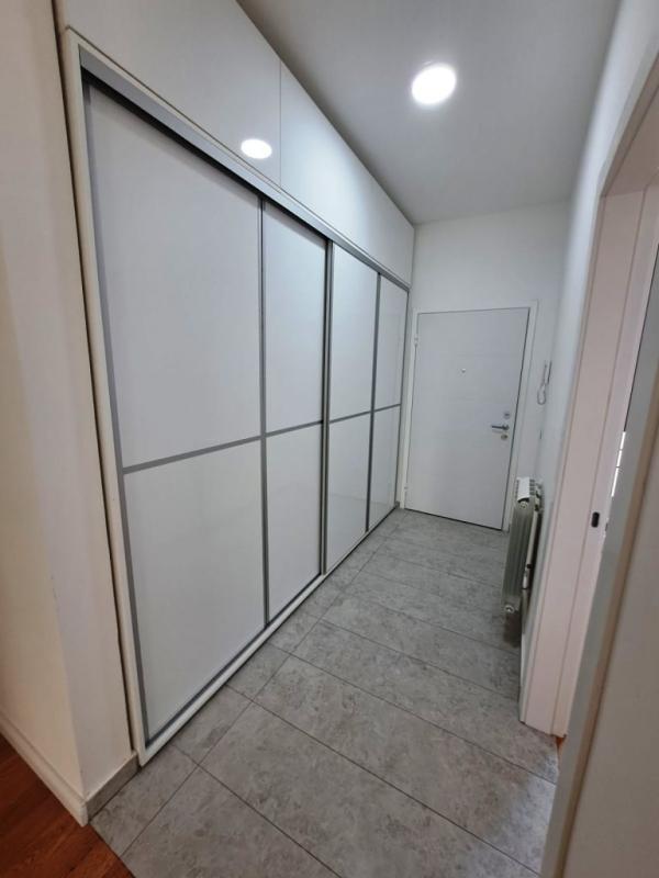 Slika 4 - Lux polunamešten dvoiposoban stan sa parkingom u dvorištu zgrade kod Doma Zdravlja