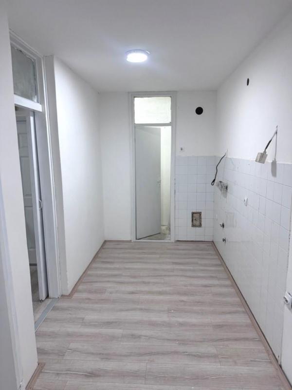 Slika 3 - Nenamešten dvoiposoban stan na Bulevaru Nemanjića