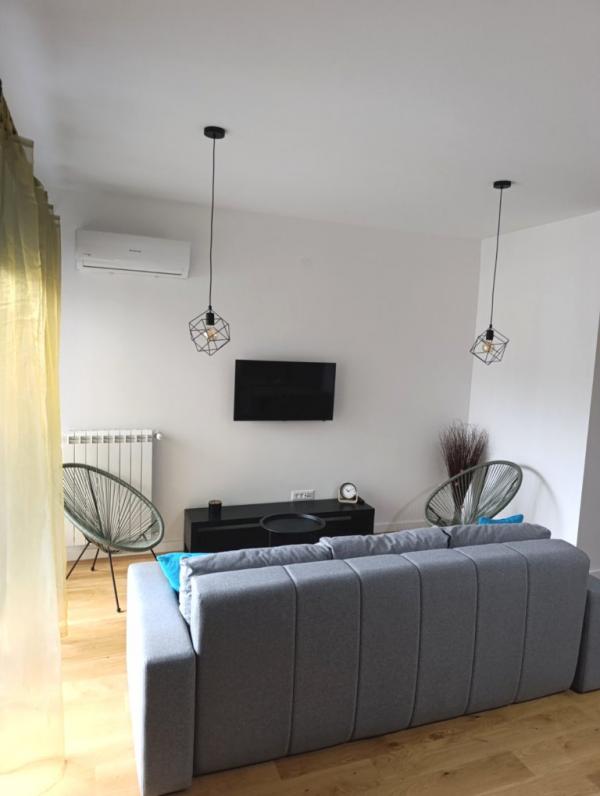 Slika 1 - Jednoiposoban, 50m2, Palilula Niš, sa terasom, ima lift