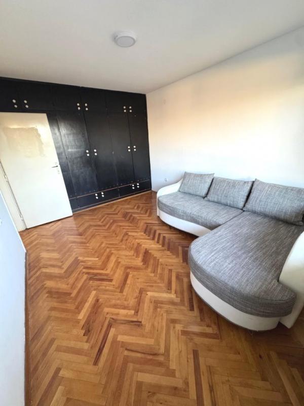 Glavna slika -Komforan dvosoban stan u centru