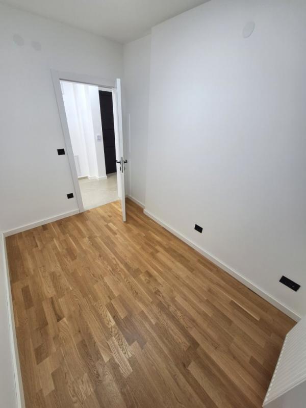 Slika 4 - Nenamešten dvoiposoban stan sa parkingom kod Saborne crkve