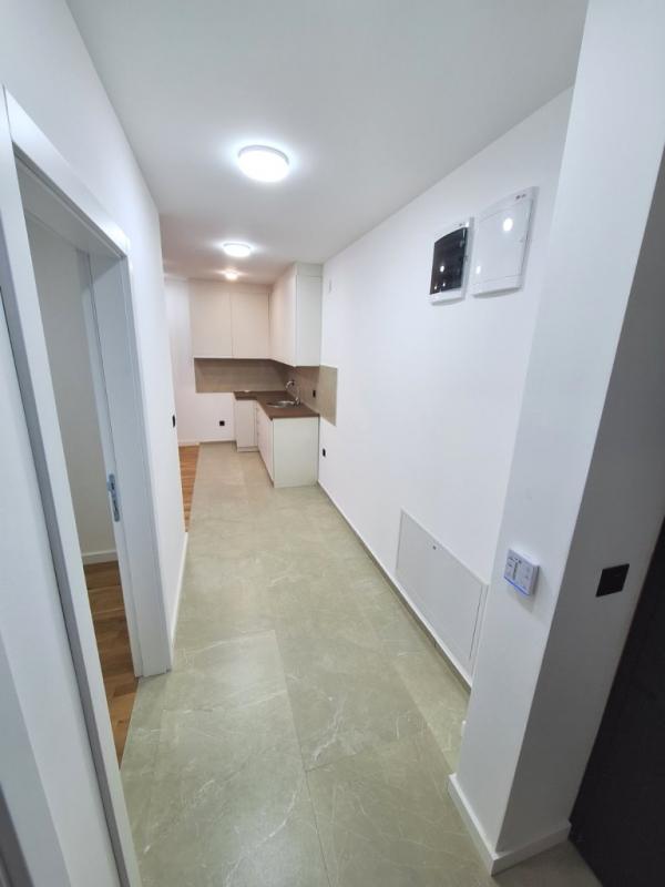 Slika 7 - Nenamešten dvoiposoban stan sa parkingom kod Saborne crkve