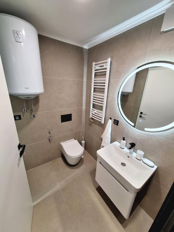 Slika 8 - Nenamešten dvoiposoban stan sa parkingom kod Saborne crkve