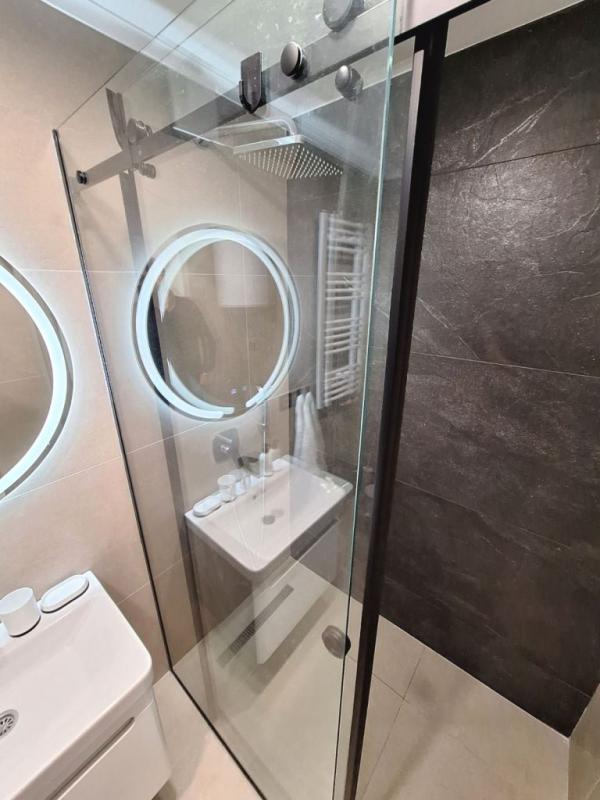 Slika 9 - Nenamešten dvoiposoban stan sa parkingom kod Saborne crkve