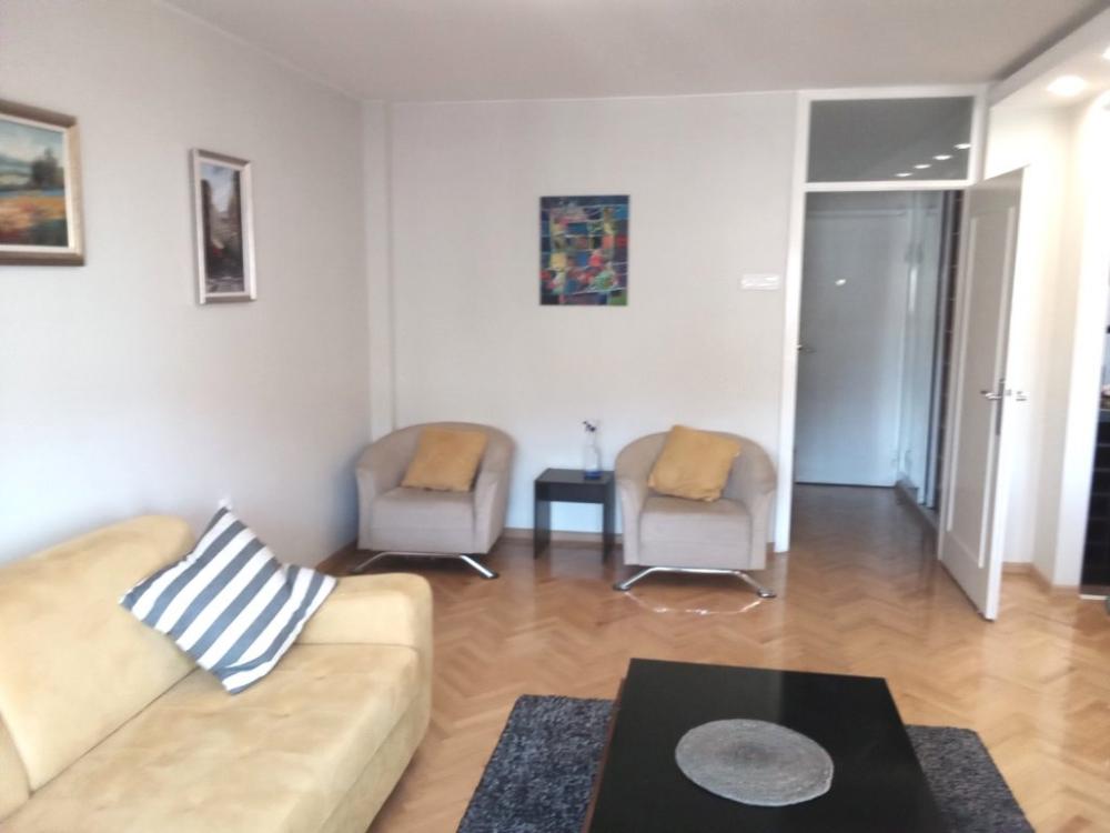 Slika 2 - Trosoban stan na atraktivnoj lokaciji na Bulevaru Nemanjića