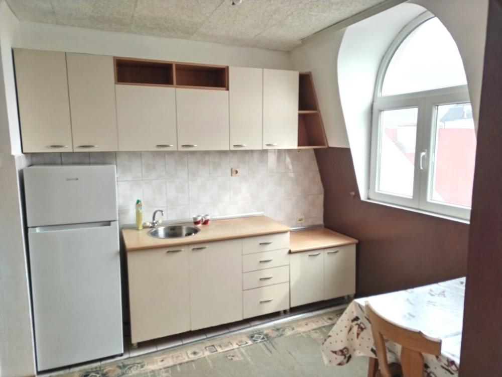 Slika 3 - JednosOban stan u mirnoj ulici u centru