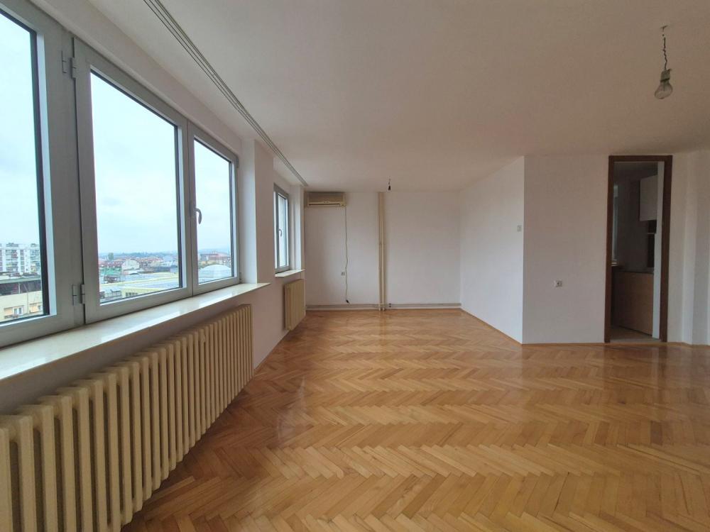 Slika 2 - Nenamešten četvorosoban stan u centru