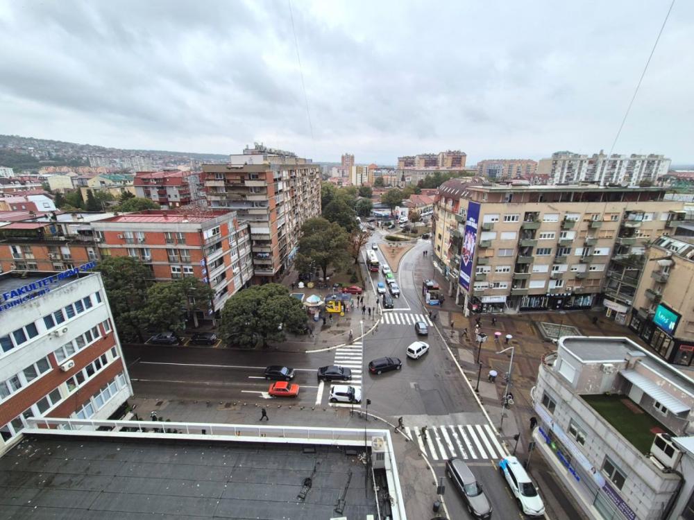 Slika 11 - Nenamešten četvorosoban stan u centru