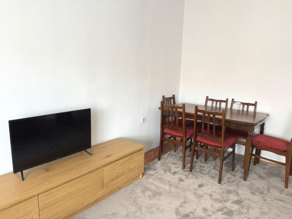 Slika 6 - Nenamešten četvorosoban stan u centru